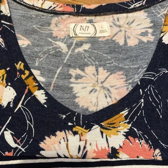 Maurice’s tee size large - Picture 2 of 8